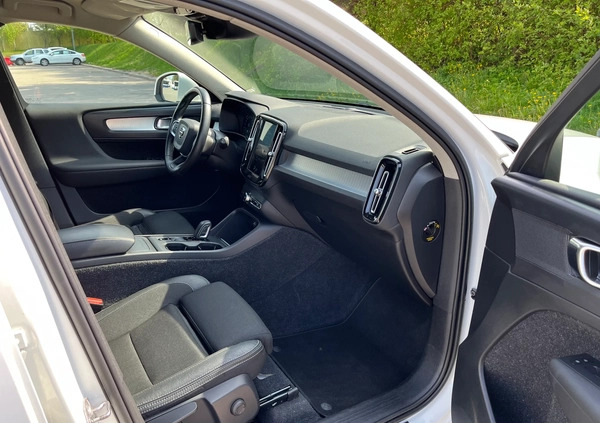 Volvo XC 40 cena 110700 przebieg: 82600, rok produkcji 2019 z Gdynia małe 254